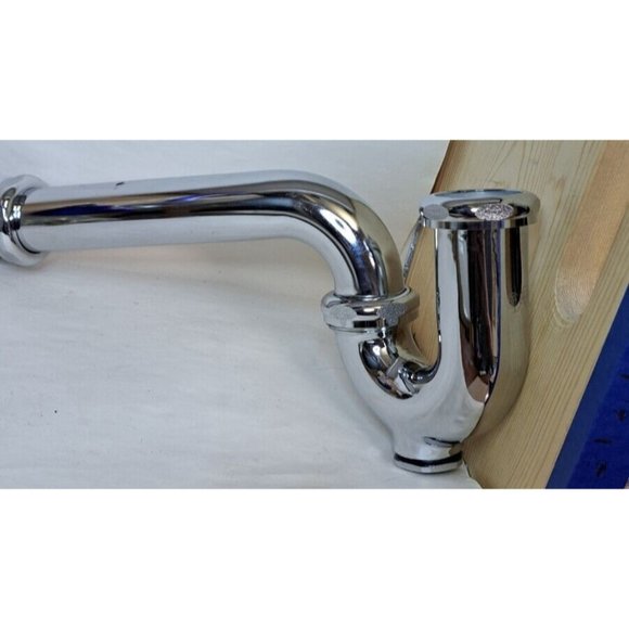 P-Trap 1-1/4 McGuire Commercial grade 17g 8872c 1-1/4 in.Cast Brass/clean out - Picture 4 of 4